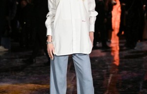 离婚后首亮相！妮可·基德曼带爱女出席时装周