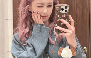 白鹿粉发自拍照：镜前耍帅，可爱爆表