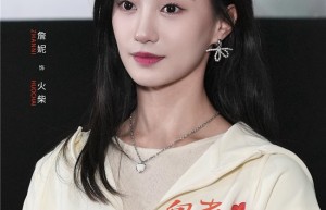 《向光花盛开》10.24上映：詹妮饰火柴，探讨“网络劝生”