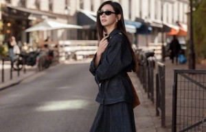 秋瓷炫巴黎街头“沐浴暖阳” 状态舒展惬意