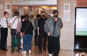 香港艺人纷纷探望昏迷许绍雄