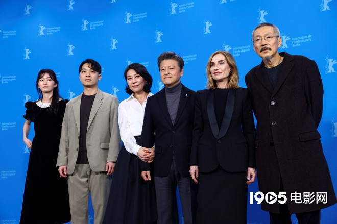 洪常秀新作《旅行者的需求》在柏林首映礼上独自亮相，未见金敏喜参与