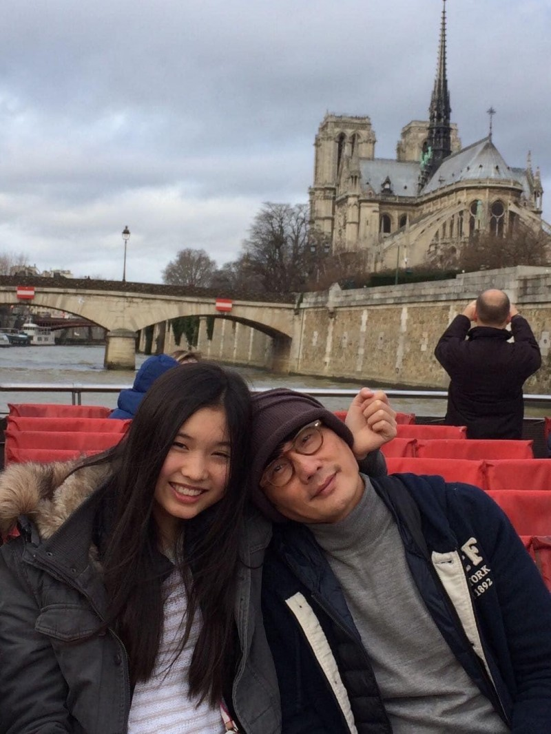 包小柏用AI技术“复活”已故女儿，重温亲情，跨越生死！