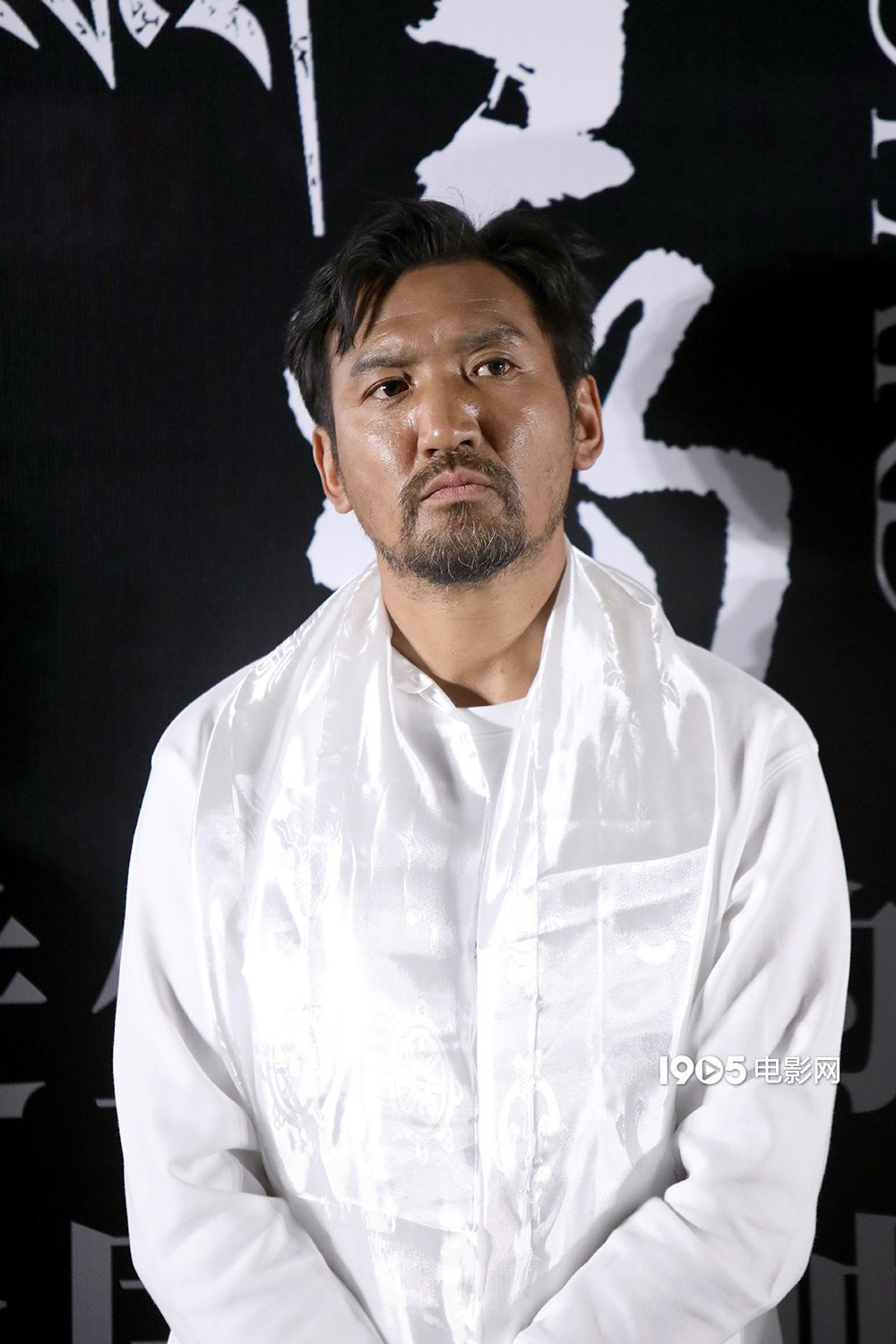 祖峰数度哽咽怀念导演 万玛才旦遗作《雪豹》首映