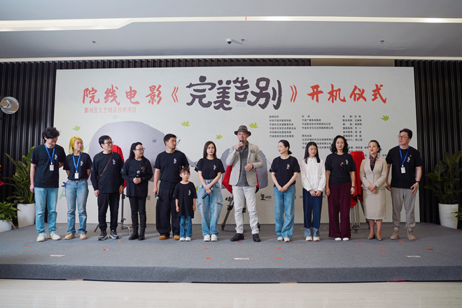 钟欣潼首次出演电影《完美告别》，扮演单亲妈妈角色 开机拍摄-2