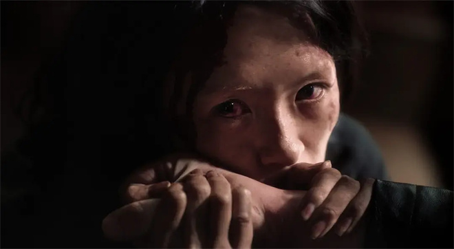 章子怡主演的电影《酱园弄》发布剧照，妆容曝光展现面容枯瘦-2