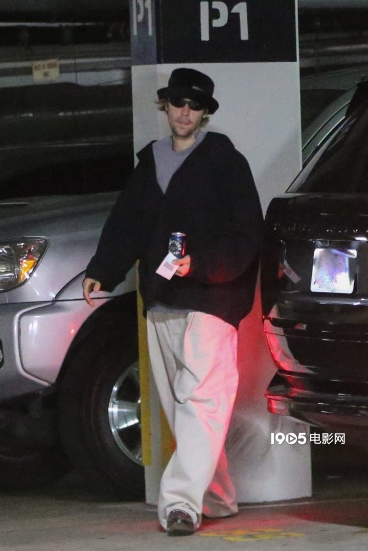 贾斯汀·比伯和海莉外出，孕期时尚感拉满-2