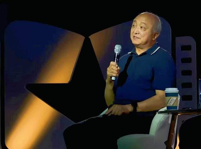 著名编剧刘恒赞赏张艺谋：他坚持不懈，勇敢面对质疑-1