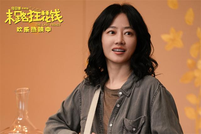 《末路狂花钱》票房突破4亿 贾冰现场即兴表演海鲜放生-2