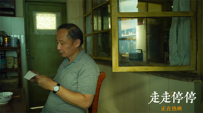 胡歌金靖“兄妹制爸”正片片段发布，引发关注-2