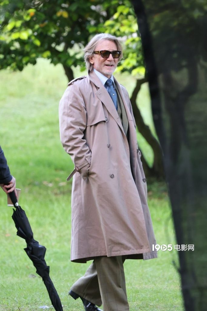 丹尼尔·克雷格在《利刃出鞘3》中的全新造型令人难以辨认 网友路透！