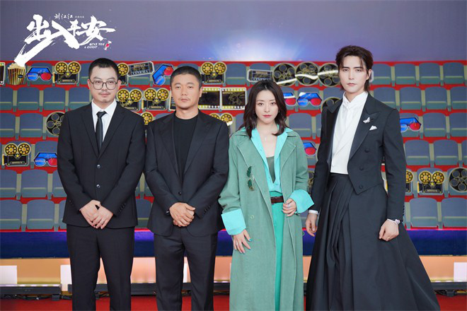 肖央、阿云嘎、娜扎齐聚亮相上影节 《出入平安》剧组露面-2