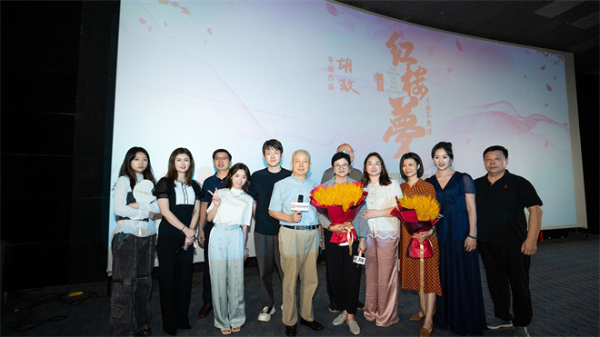 高校放映《红楼梦之金玉良缘》，科技助力传承古典美学-1