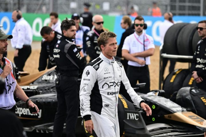 布拉德·皮特F1赛车题材新片《F1》首张海报揭晓，制作超3亿美元-2