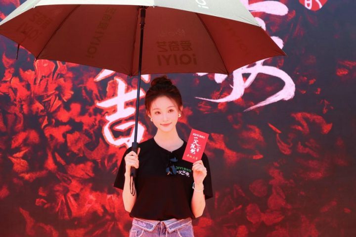 李沁辛凯丽主演的古装剧《一笑随歌》开机，生死闺蜜情上演-2