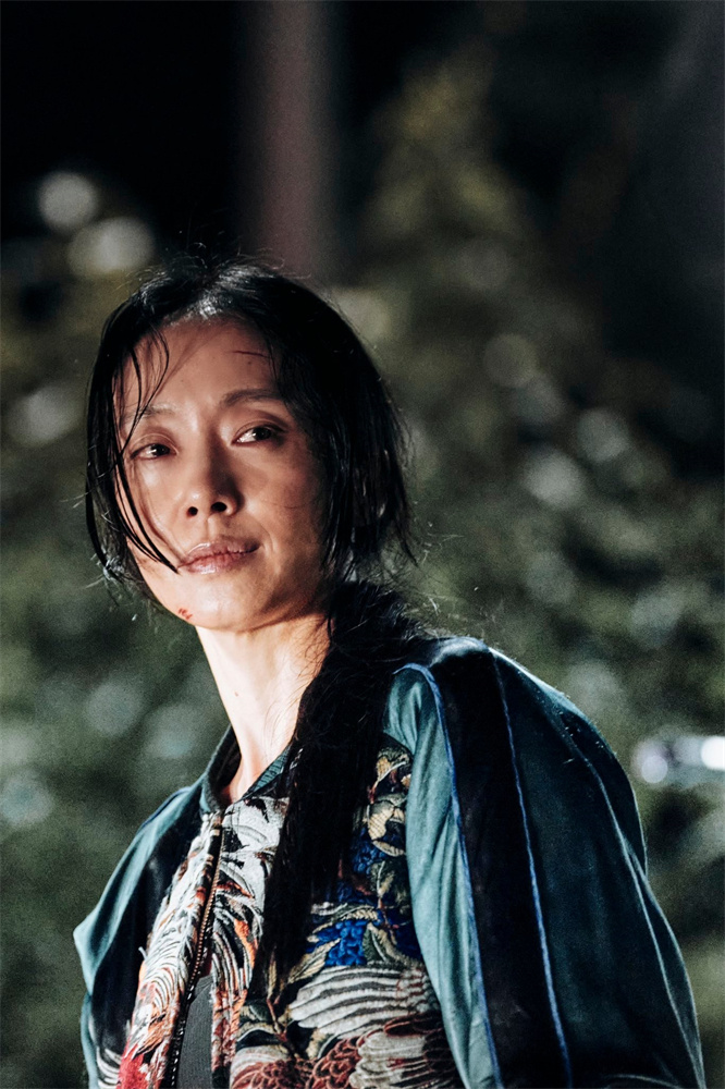 黑发夹克复仇套装登场!《左轮手枪》曝全度妍单人剧照-1