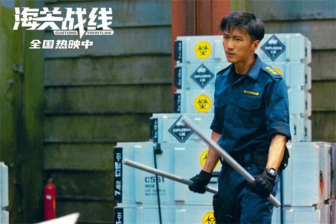 张学友与谢霆锋联手出演《海关战线》：香港电影迎来新发展-3