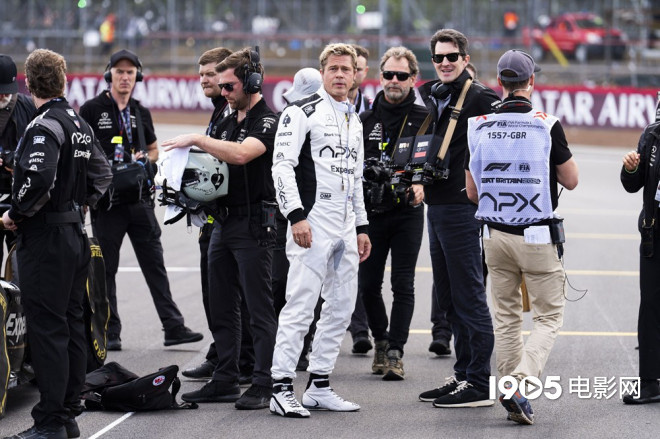 皮特《F1》首次曝光预告片，大奖赛现场实况全程跟拍-1