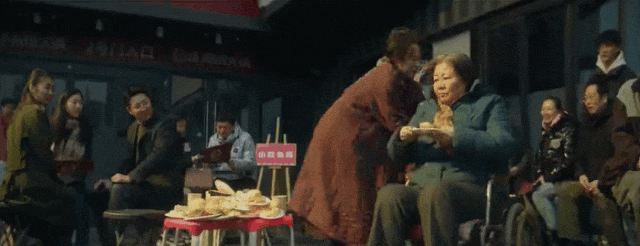 与“喜剧奶奶”萨日娜对话：演员生涯让我幸福满满-2