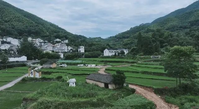 《云边有个小卖部》（HD1080P/3.3G-MP4）国语版迅雷资源超清百度网盘-1