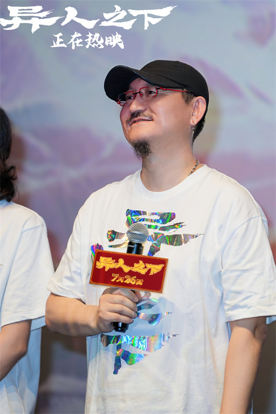 乌尔善主演《异人之下》在成都路演受到好评 制作团队惊喜表演-2