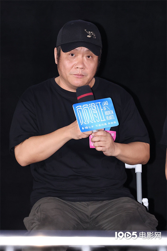 宁浩点赞朱一龙：《负负得正》首映现场走红，称其为创作型演员-1
