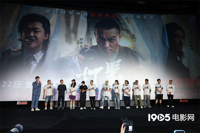 释小龙转身穿上制服，谢苗蒋璐霞力挺硬汉主演《打黑》-1