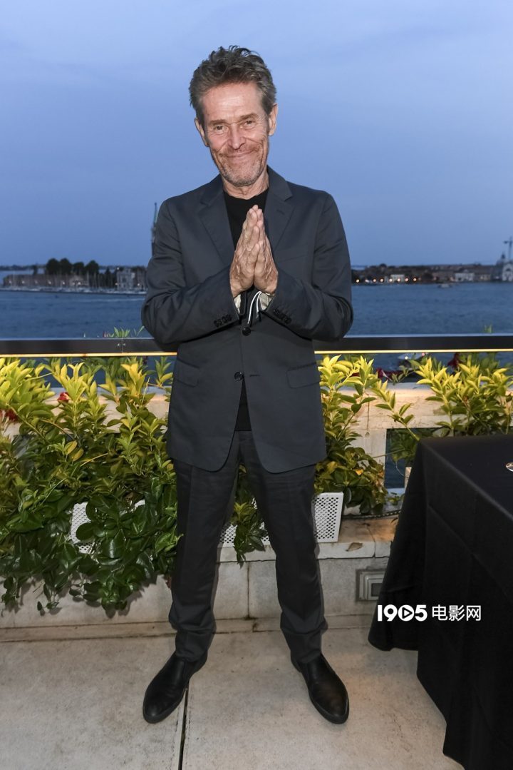 《阴间大法师2》主创抵达威尼斯 准备亮相开幕红毯-2