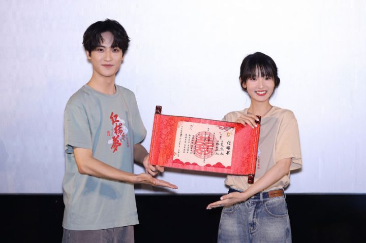 张淼怡现场演绎“黛玉名台词”，电影《红楼梦之金玉良缘》盛大首映-1