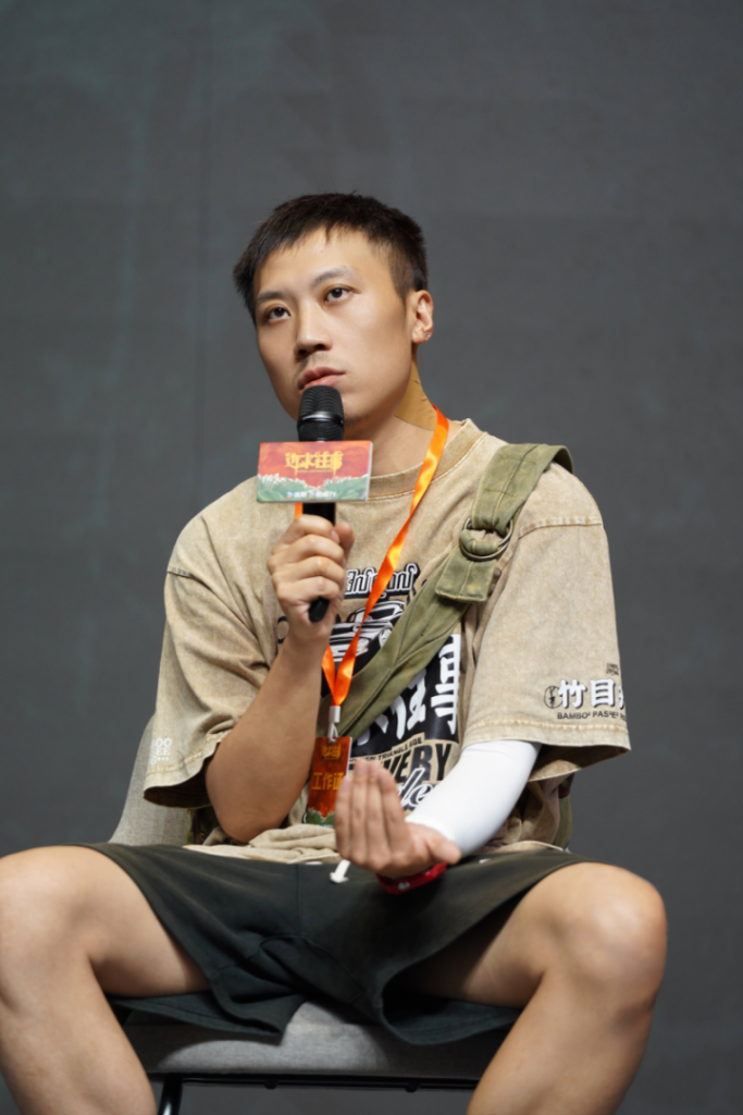 导演希望通过新剧《边水往事》的开播，从片头开始就能吸引观众