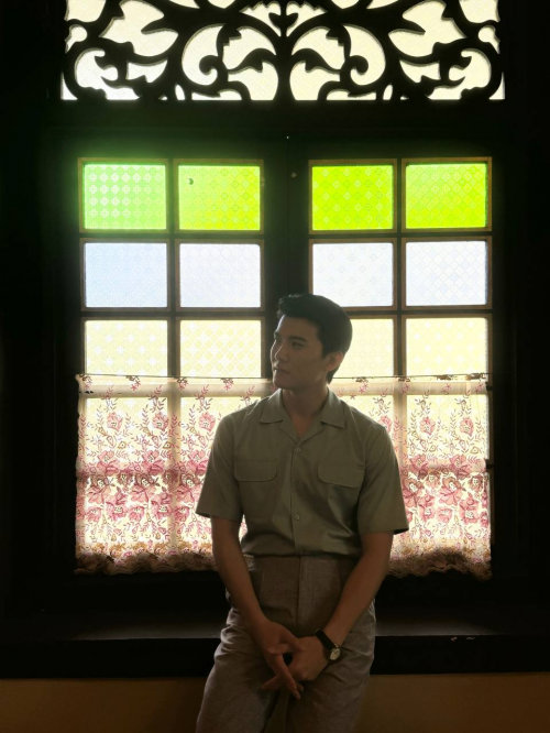 张哲通在新加坡年度大戏《小娘惹之翡翠山》中饰演“正义狗熊”，火热拍摄中-2