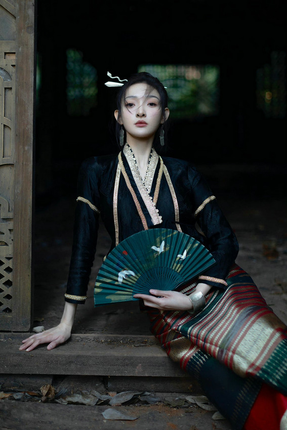 李羽桐主演的现代青春剧《迎风的青春》今日开播，胡秋敏演绎两代人的成长故事-2