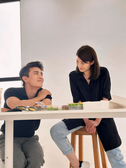 张哲通在新加坡年度大戏《小娘惹之翡翠山》中饰演“正义狗熊”，火热拍摄中-1