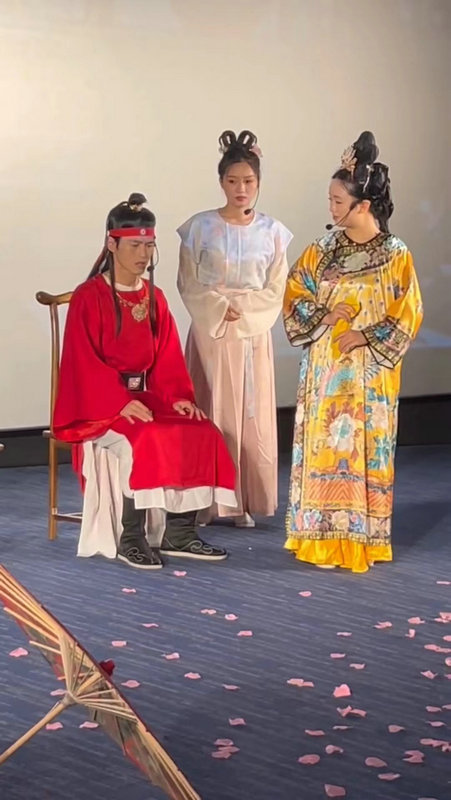 周仁亮首挑大梁，话剧《红楼梦》贾宝玉惊艳亮相-1