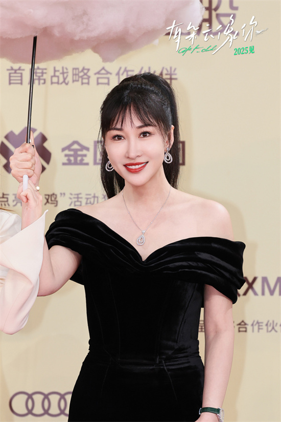 金鸡红毯浪漫亮相：屈楚萧王子文携《有朵云像你》-2