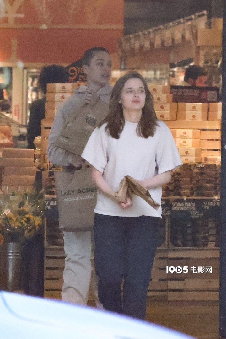 朱莉携龙凤胎子出席活动，布拉德·皮特不满-1