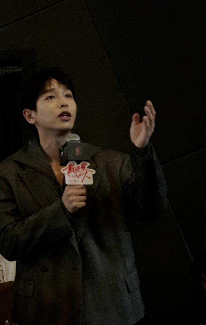《戴假发的人》首映礼，黄晓明主演，彭昱畅谈观影感-2