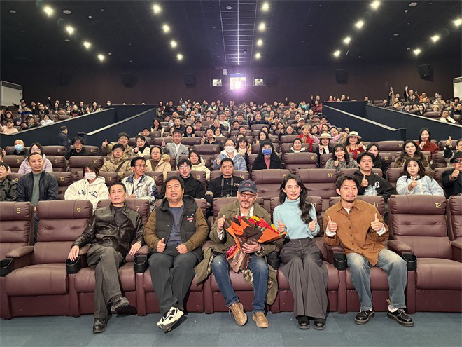 《美好岁月》首映，讲述烽火年代爱与信仰-1