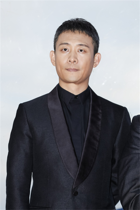 赵雅芝叶童亮相第六届海南岛国际电影节闭幕红毯-4