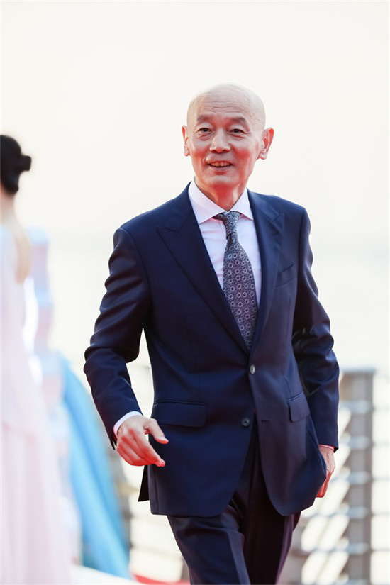 赵雅芝叶童亮相第六届海南岛国际电影节闭幕红毯-3