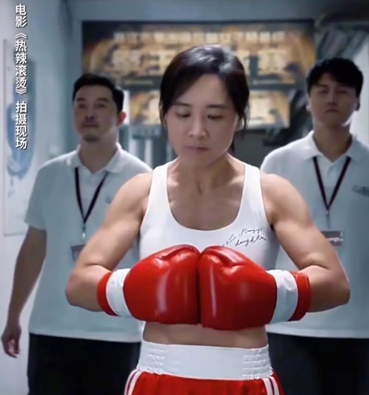 贾玲减肥30斤引关注，黄晓明新片陷抄袭争议票房惨淡-1