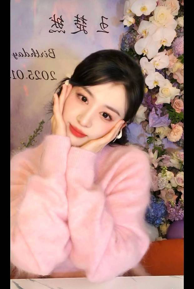 王楚然：穿粉色毛衣的甜美娇俏-2