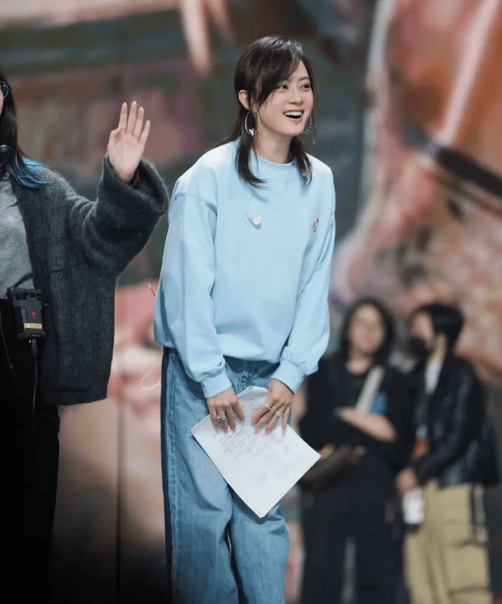 孙俪42岁长发美回巅峰，甩掉微商头嫩回20岁-1