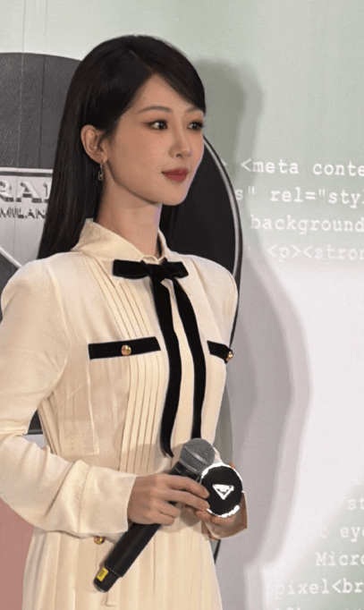 33岁杨紫清新脱俗美图曝光，仙女下凡般活力十足-1