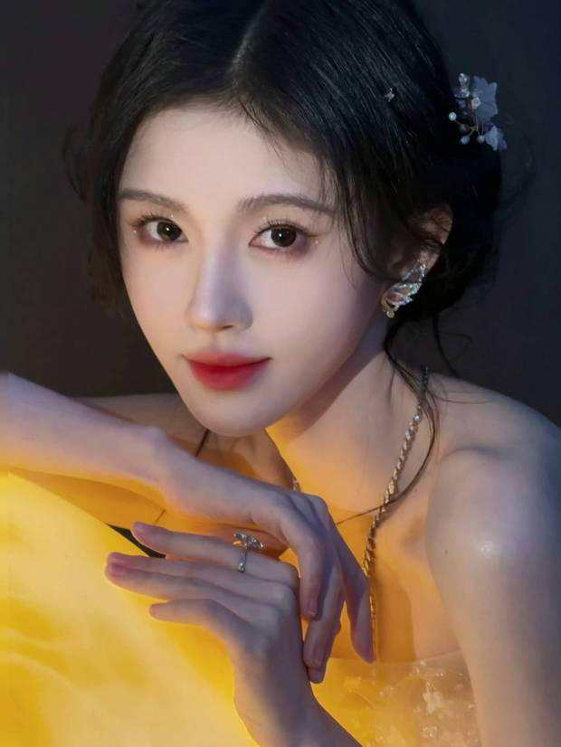 鞠婧祎：精致五官，白皙肌肤，如仙子般-2
