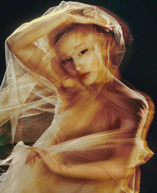 Ariana Grande：梦幻光影中的曼妙少女-2