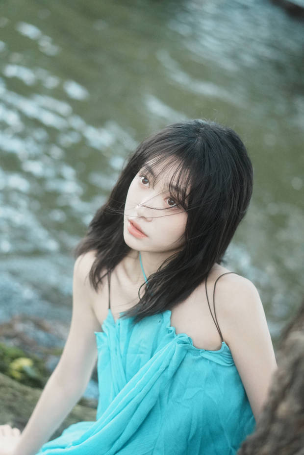 杨肸子《吊带裙》洱海边，清纯可爱自由行-4
