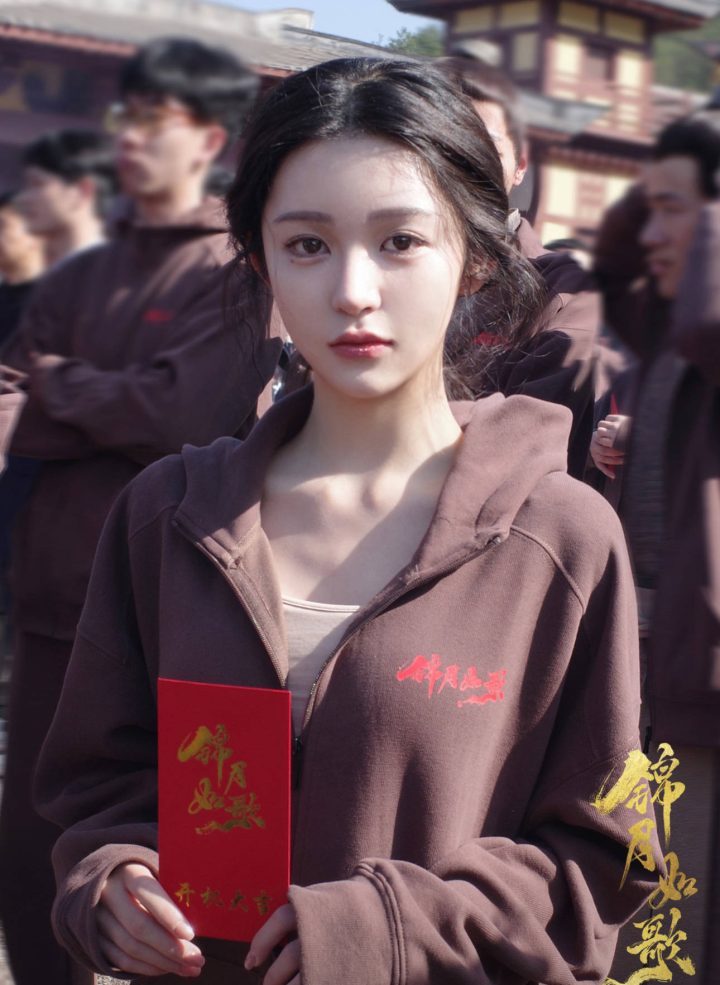 《怎敌她千娇百媚》意外爆红，红利归“镶边公主”饶嘉迪？-3