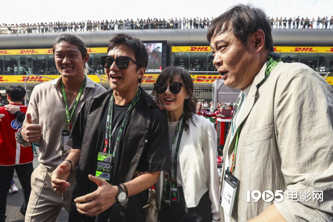 孙俪邓超夫妇现身F1中国赛，周杰伦林志颖罕见同框-2
