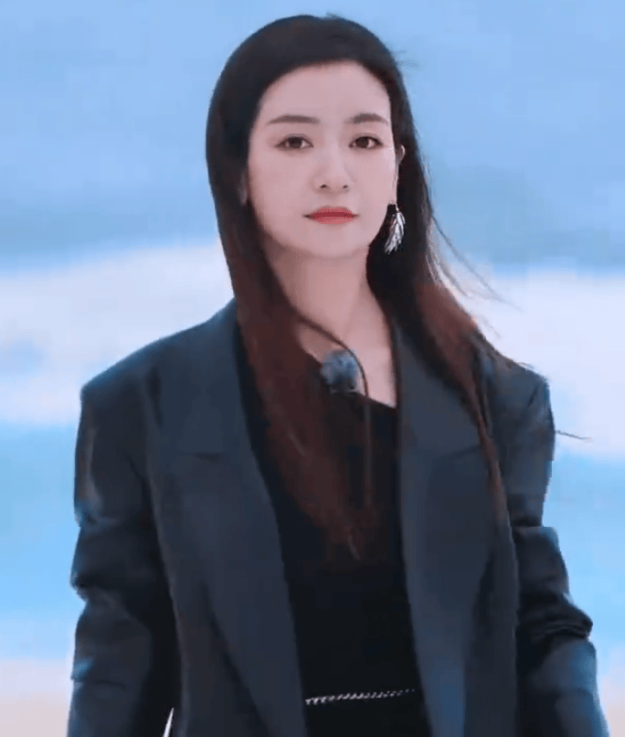 李晟回应《浪姐》镜头争议：努力赢得观众心-1
